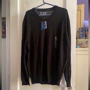 Club Room NWT Sweater-XXL
Black 
Slight V neck
Please see all pictures